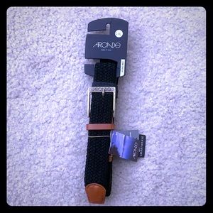 Men’s black and brown belt